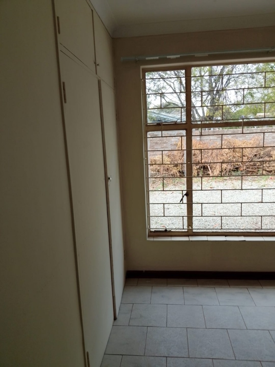 5 Bedroom Property for Sale in Roosheuwel North West